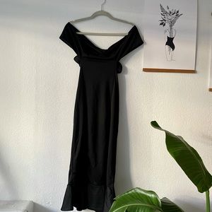 *NWT* PrettyLittleThing off the shoulder midi